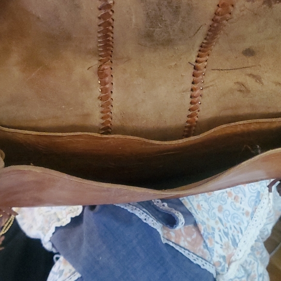 Vintage Handmade Morrocan leather purse with embossed silver detail and tassels - Picture 8 of 8